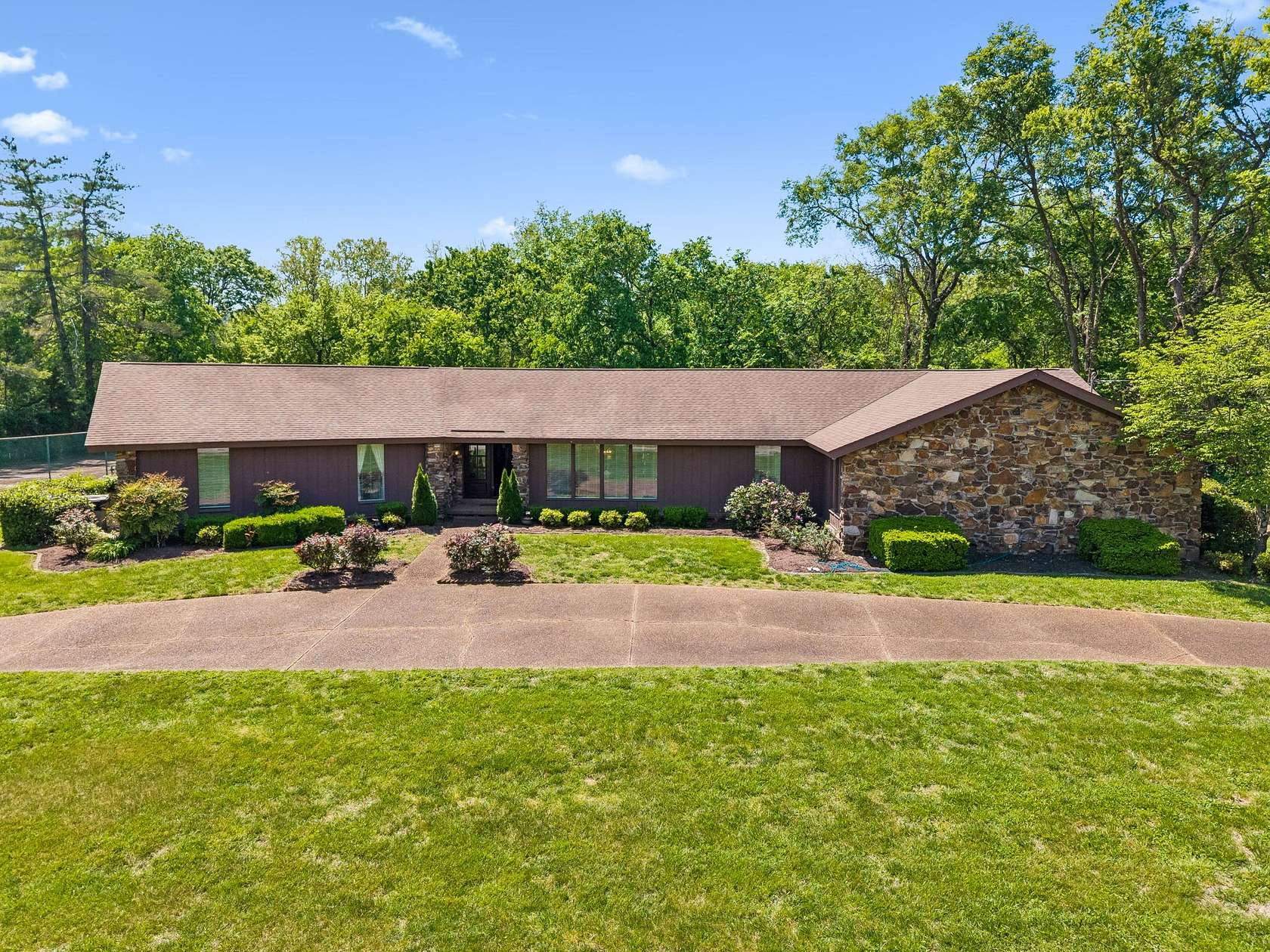 2 Acres of Land with Home for Sale in Brentwood, Tennessee