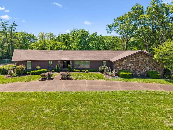 2 Acres of Land with Home for Sale in Brentwood, Tennessee