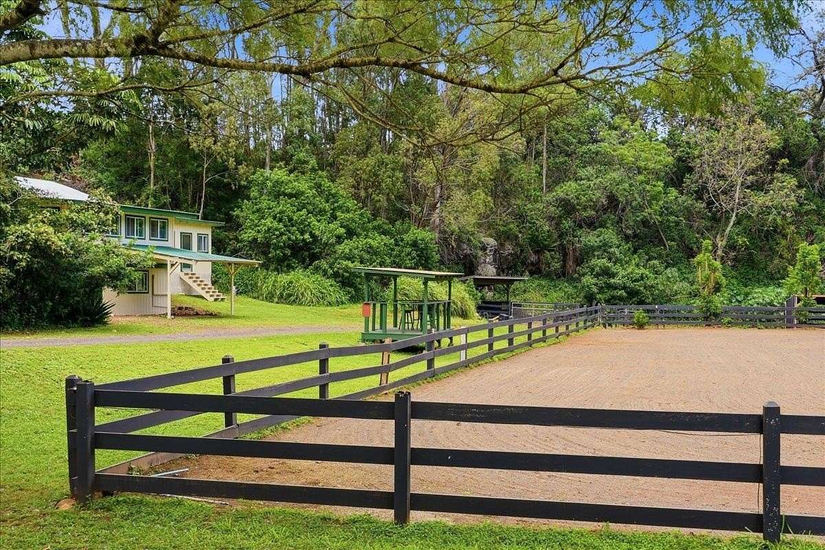 9.62 Acres of Land with Home for Sale in Makawao, Hawaii