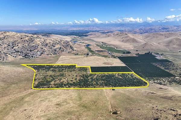 96 Acres of Land for Sale in Exeter, California