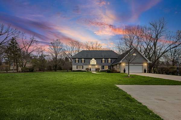 2.1 Acres of Land with Home for Sale in Inverness, Illinois