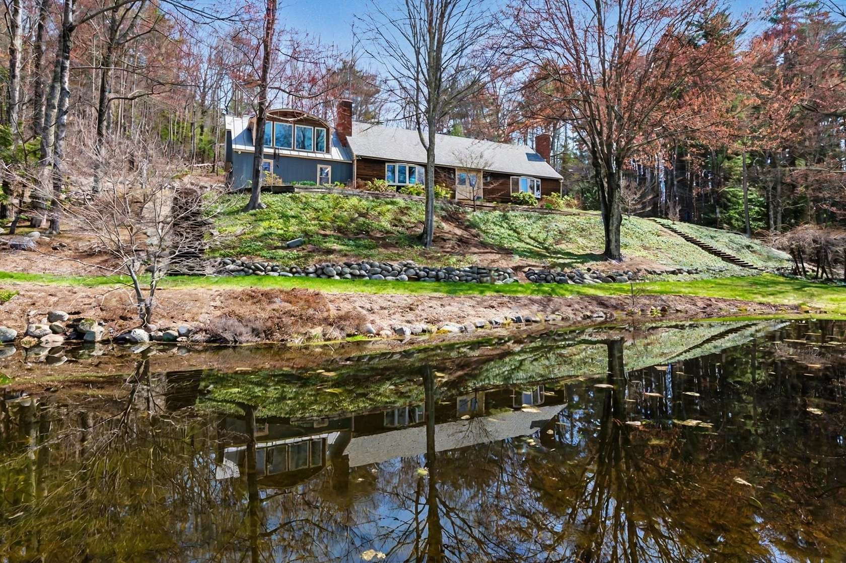 14.4 Acres of Land with Home for Sale in Amherst, New Hampshire