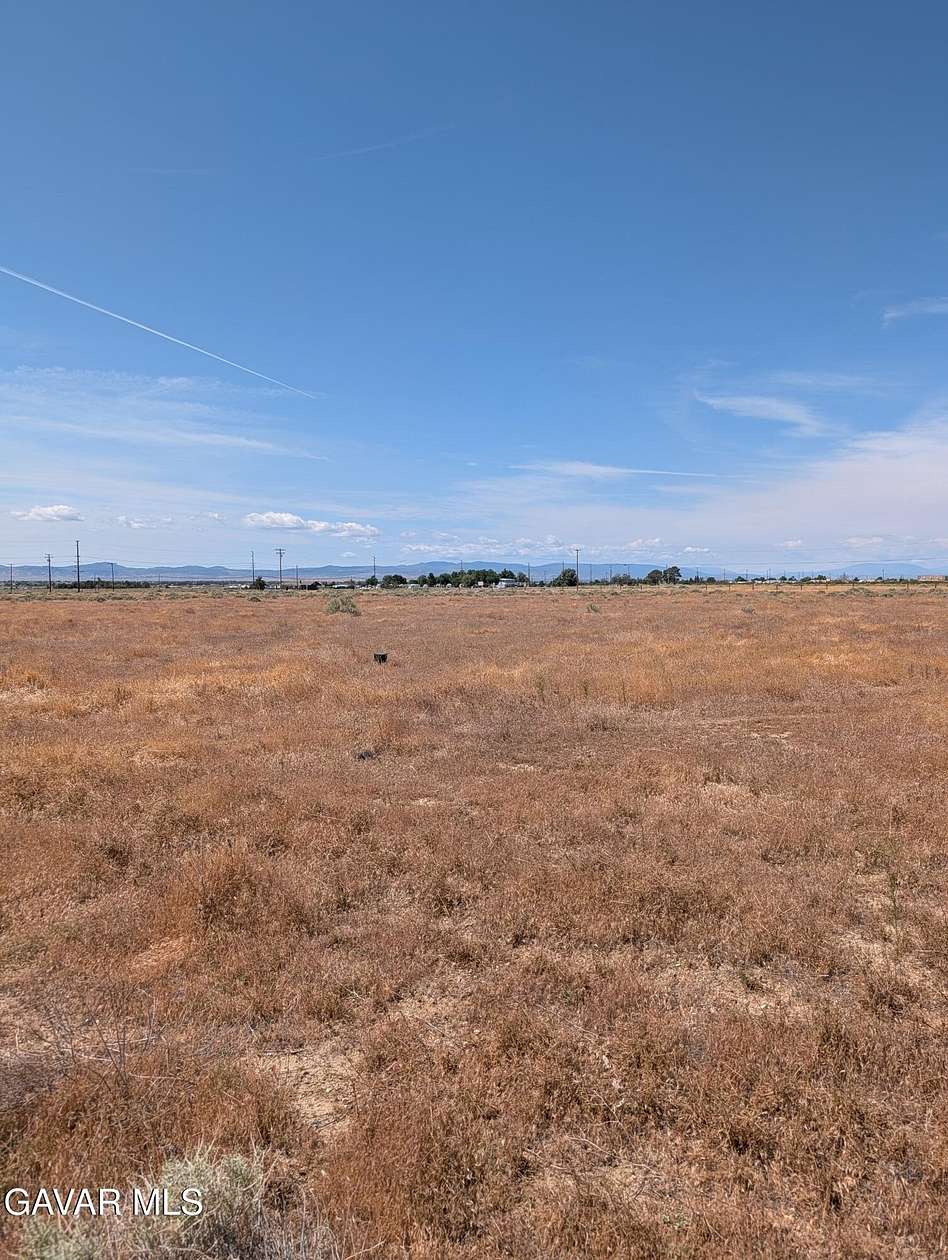 2.5 Acres of Mixed-Use Land for Sale in Rosamond, California