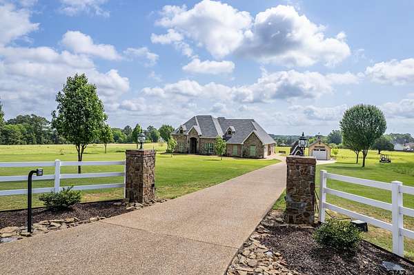 6.45 Acres of Land with Home for Sale in Flint, Texas