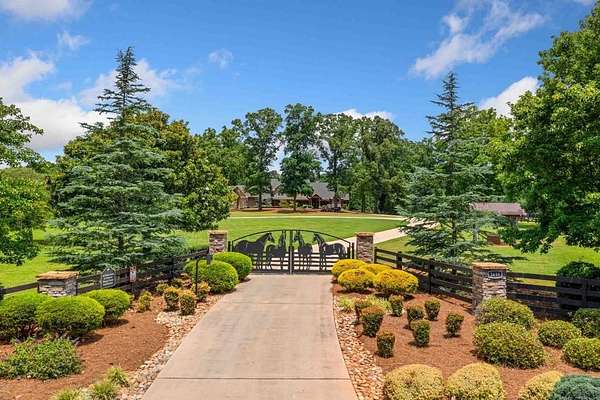 86 Acres of Land with Home for Sale in McDonough, Georgia