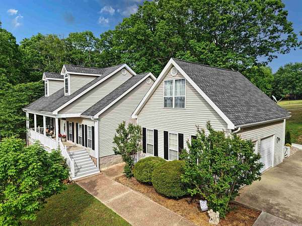 1.5 Acres of Land with Home for Sale in Hot Springs, Arkansas