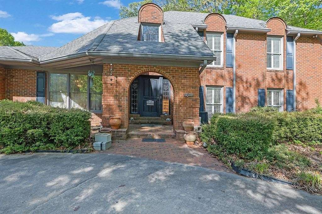 10.4 Acres of Land with Home for Sale in Gainesville, Georgia