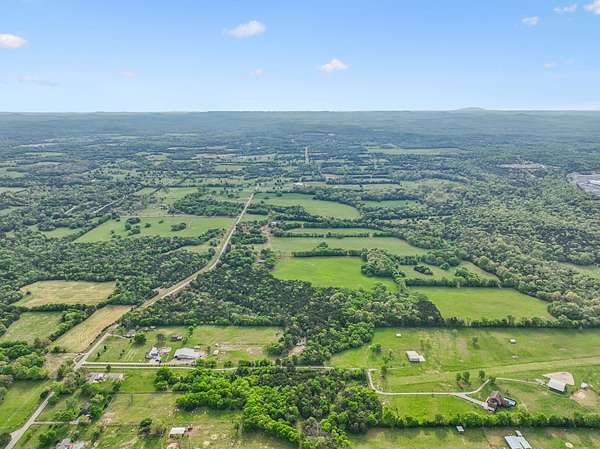 277 Acres of Land with Home for Auction in Lebanon, Tennessee
