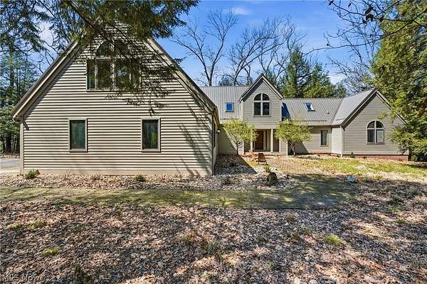 5.9 Acres of Land with Home for Sale in Struthers, Ohio