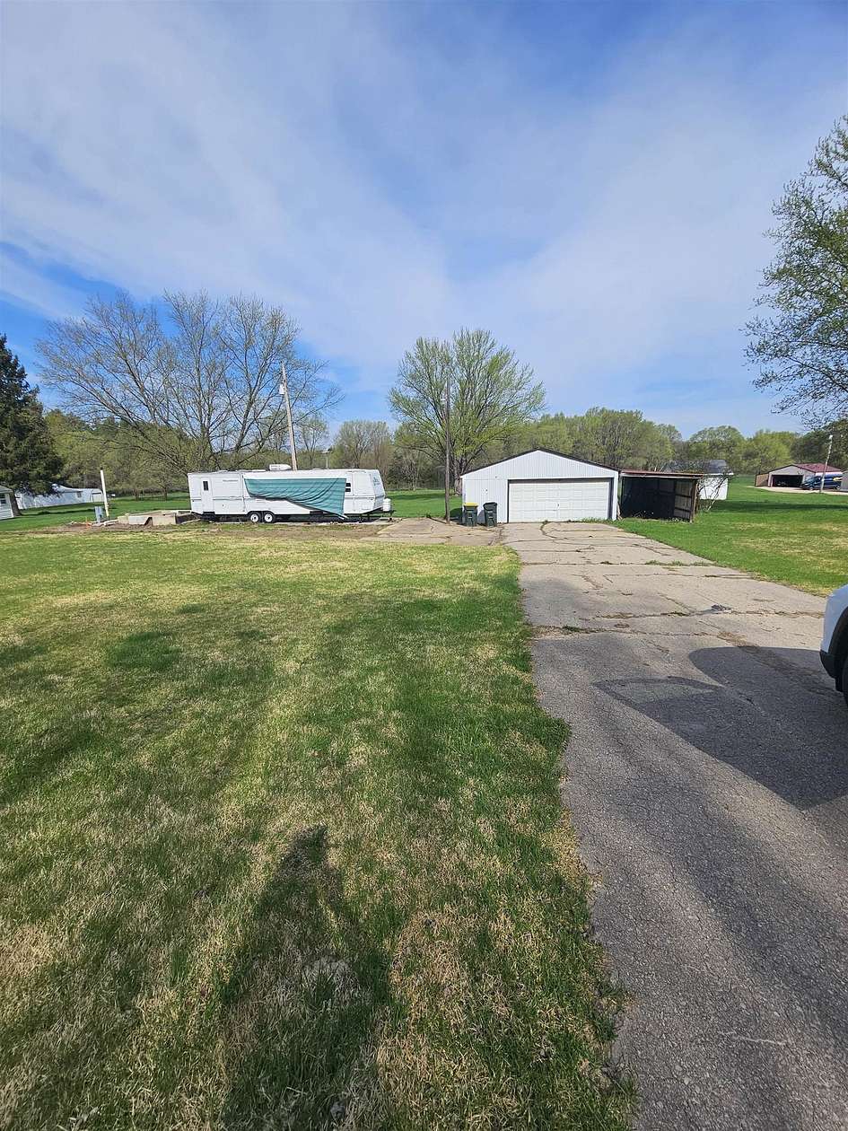 2 Acres of Residential Land for Sale in Boscobel, Wisconsin