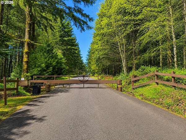17.5 Acres of Land with Home for Sale in St. Helens, Oregon
