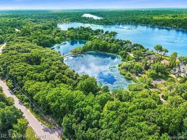 2.12 Acres of Residential Land for Sale in West Bloomfield, Michigan