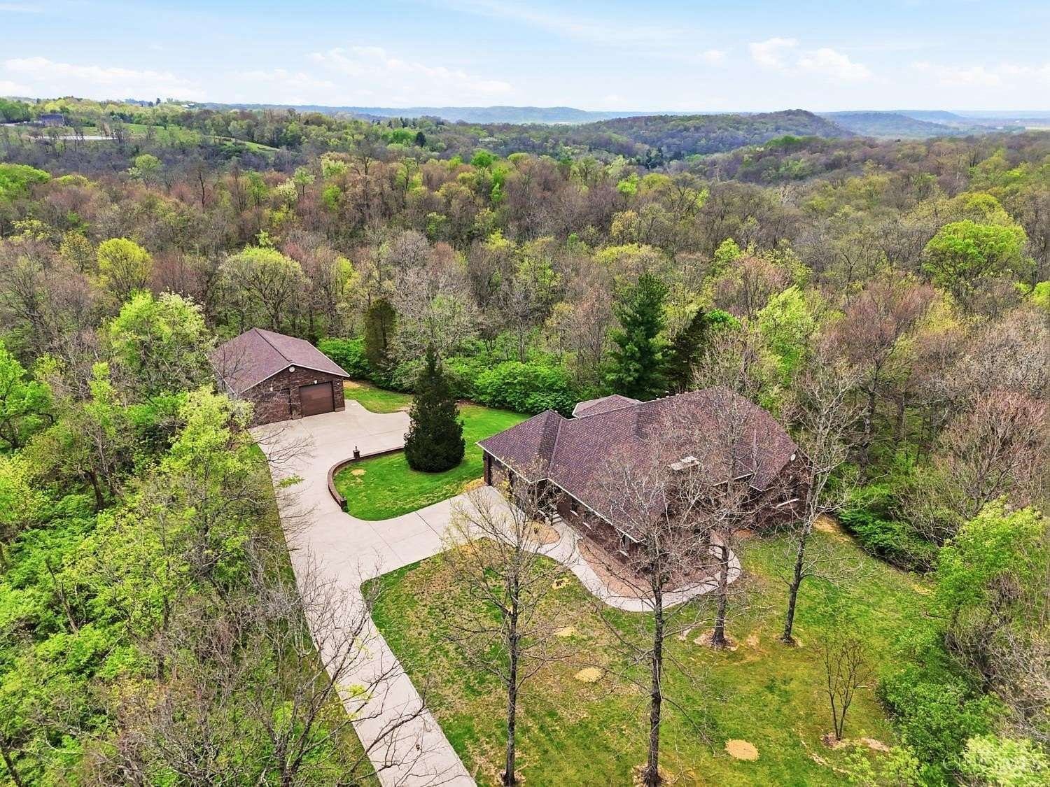 5.1 Acres of Land with Home for Sale in Cincinnati, Ohio