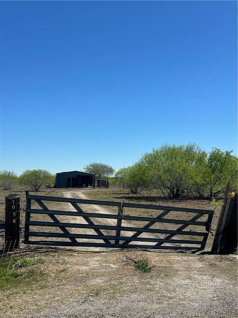 7.5 Acres of Land for Sale in Sinton, Texas