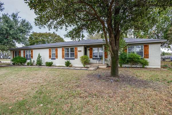5.76 Acres of Land with Home for Lease in Cross Roads, Texas