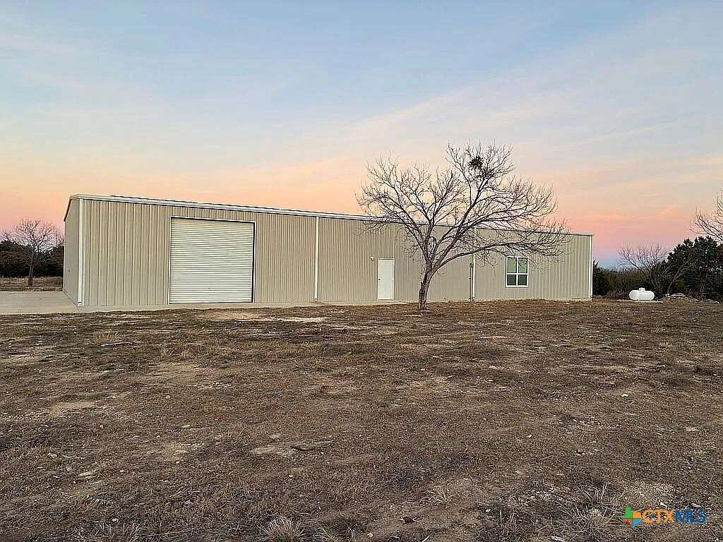 11.6 Acres of Land with Home for Sale in Jonesboro, Texas