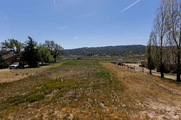 1 Acre of Residential Land for Sale in Tehachapi, California