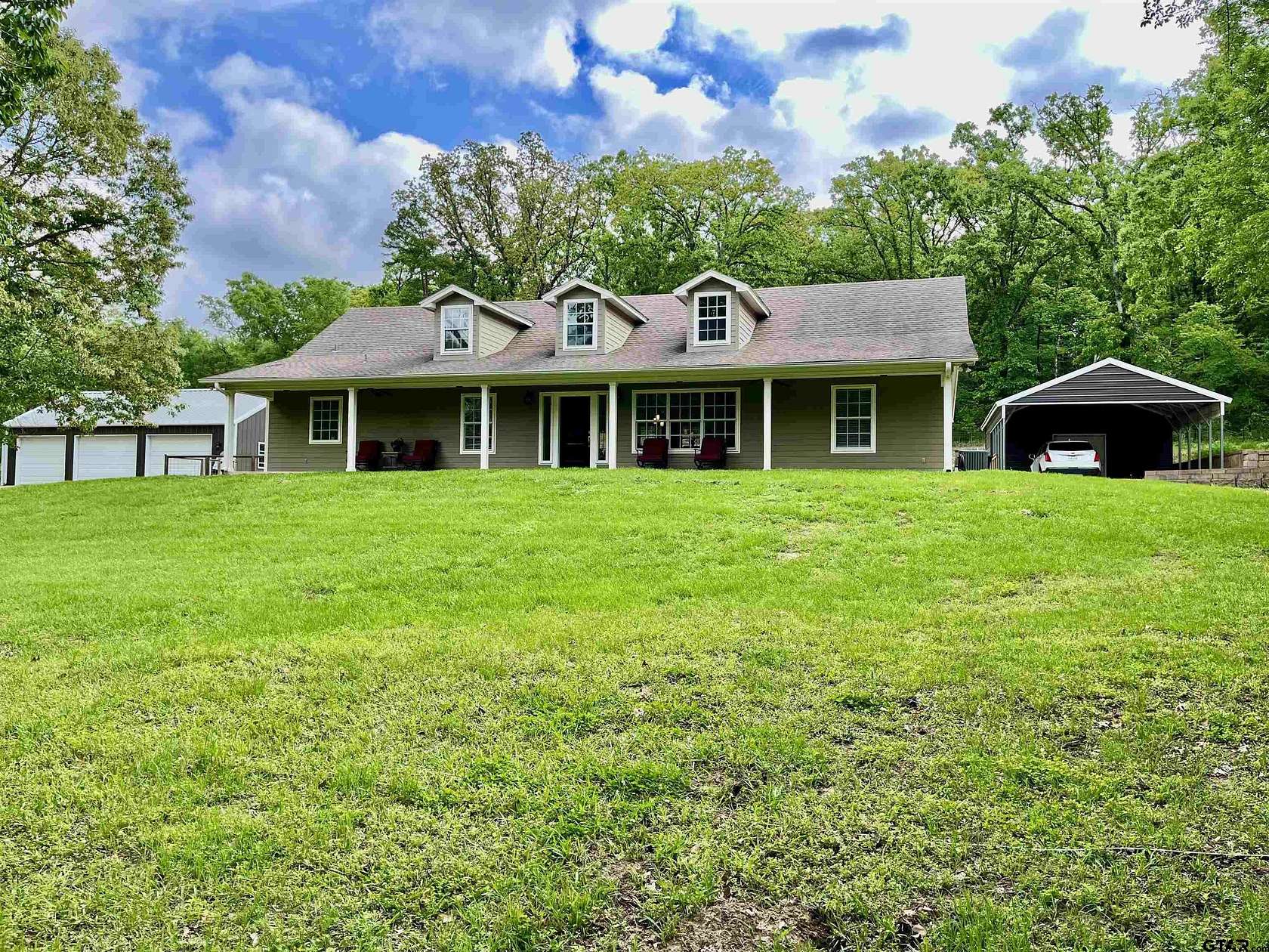 19.5 Acres of Land with Home for Sale in Mineola, Texas