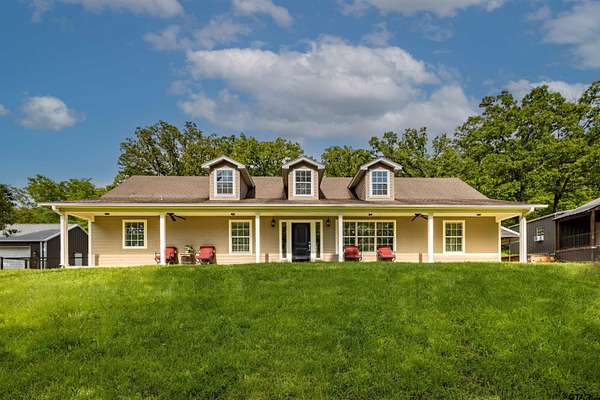 19.5 Acres of Land with Home for Sale in Mineola, Texas