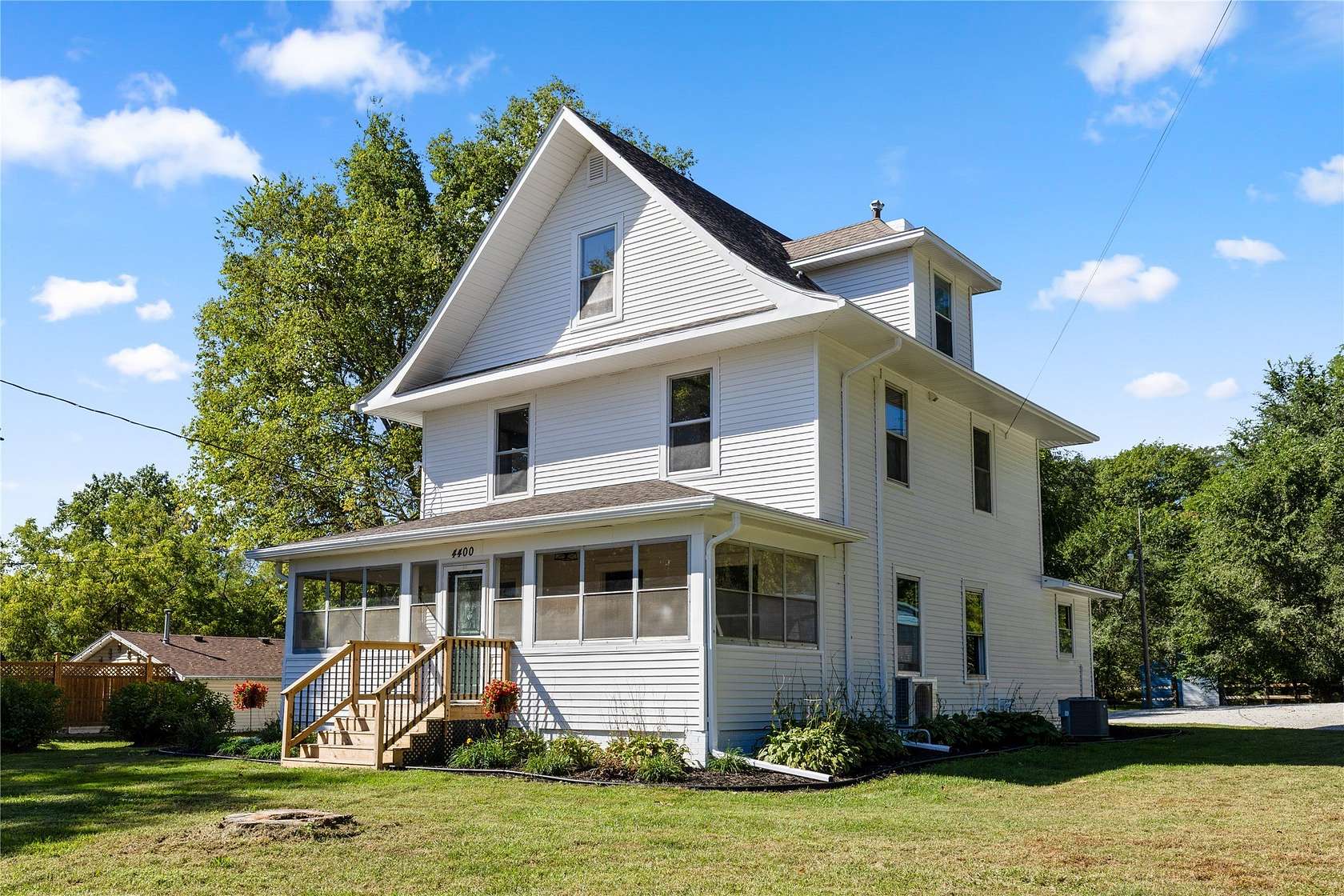 2.71 Acres of Land with Home for Sale in Des Moines, Iowa