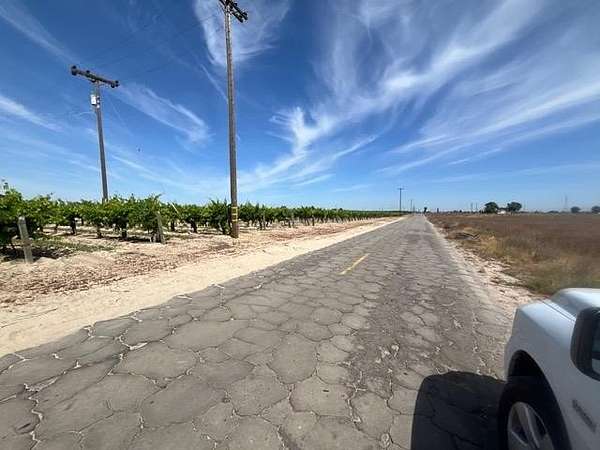 17.5 Acres of Land for Sale in Raisin City, California