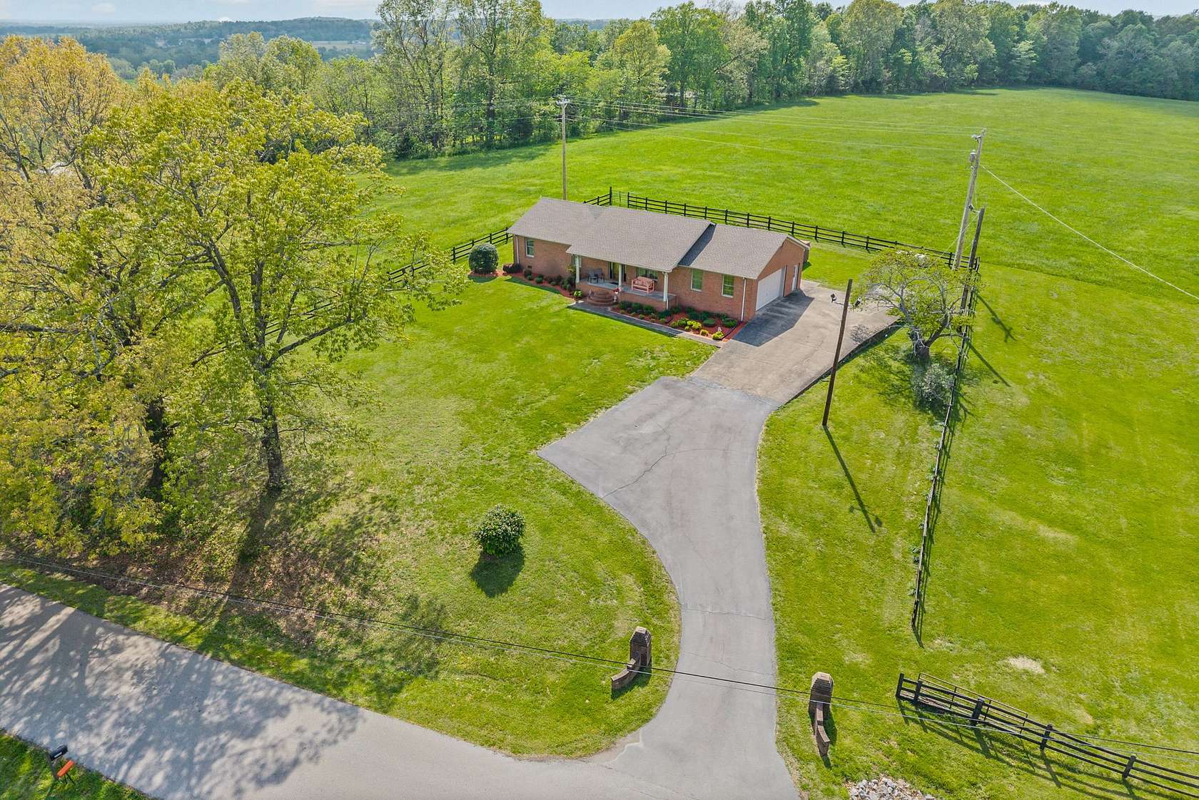 28 Acres of Agricultural Land with Home for Sale in Hopkinsville, Kentucky