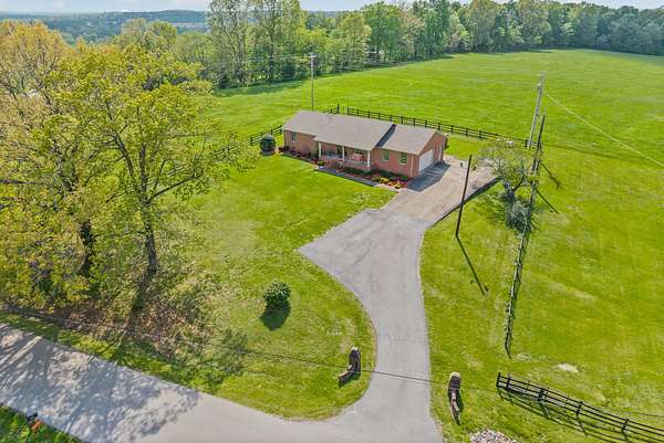 28 Acres of Agricultural Land with Home for Sale in Hopkinsville, Kentucky