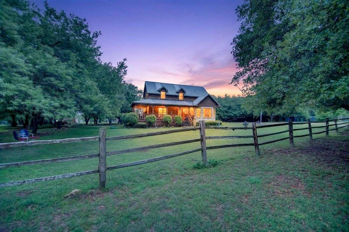 4.29 Acres of Land with Home for Sale in Bruceville, Texas