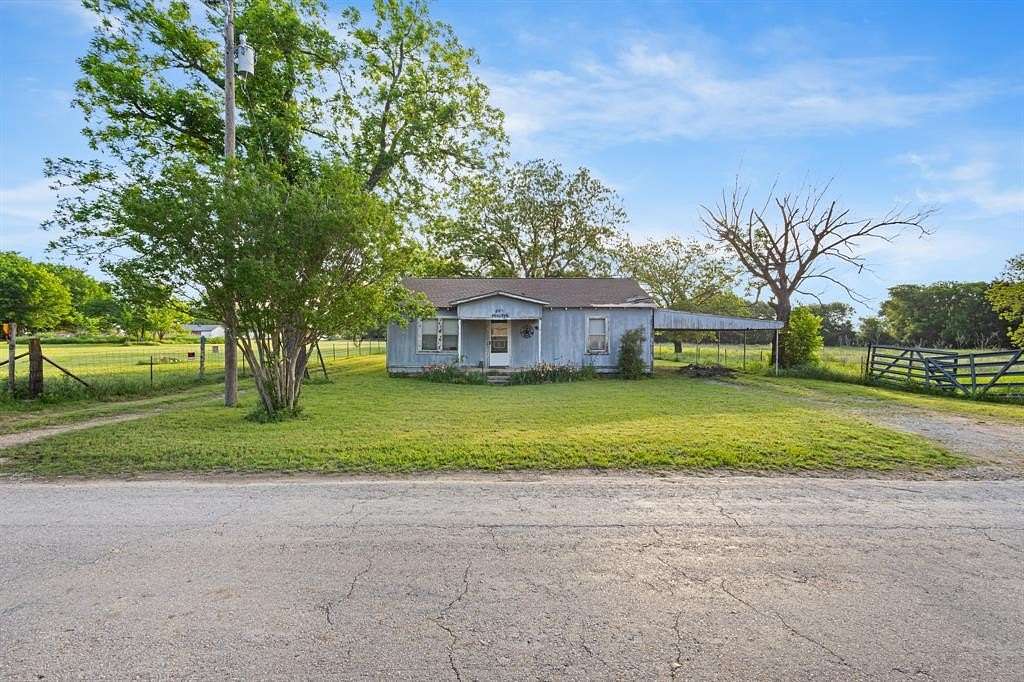 2.1 Acres of Land with Home for Sale in Sunset, Texas