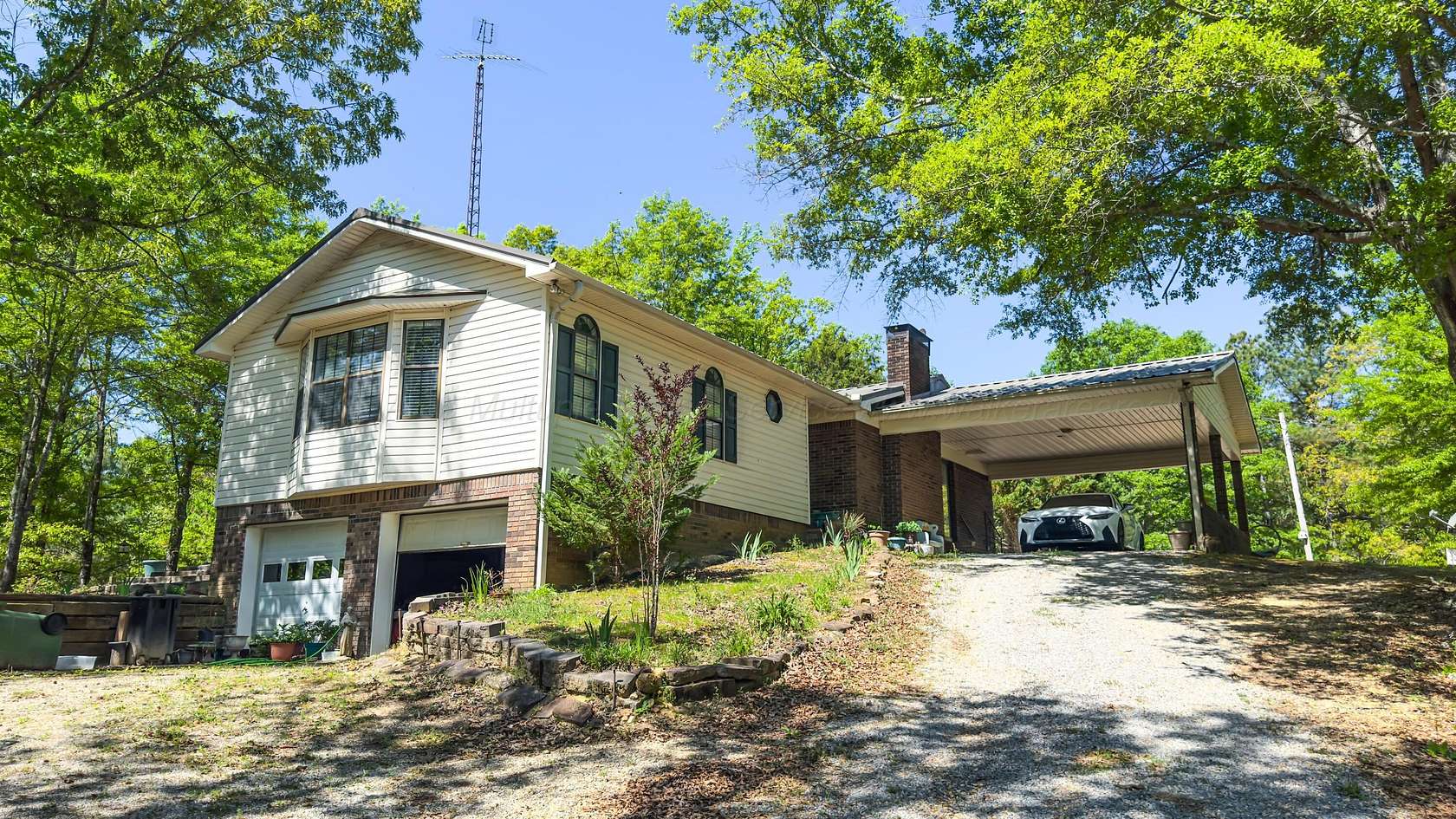 4.32 Acres of Land with Home for Sale in Hamilton, Alabama