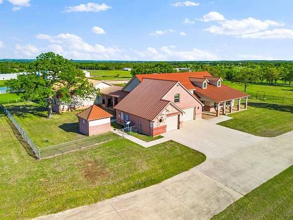 29.9 Acres of Agricultural Land with Home for Sale in Boyd, Texas