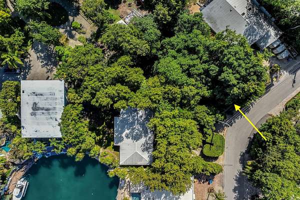 Residential Land for Sale in Plantation Key, Florida