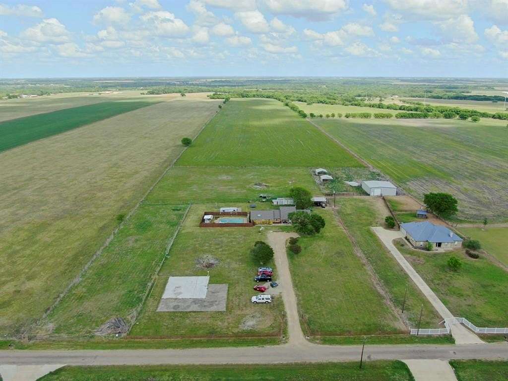 4.2 Acres of Land with Home for Sale in Italy, Texas