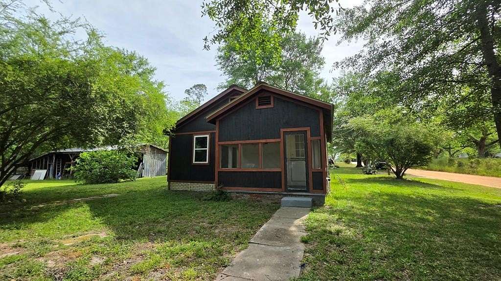 2.4 Acres of Land with Home for Sale in Fitzgerald, Georgia