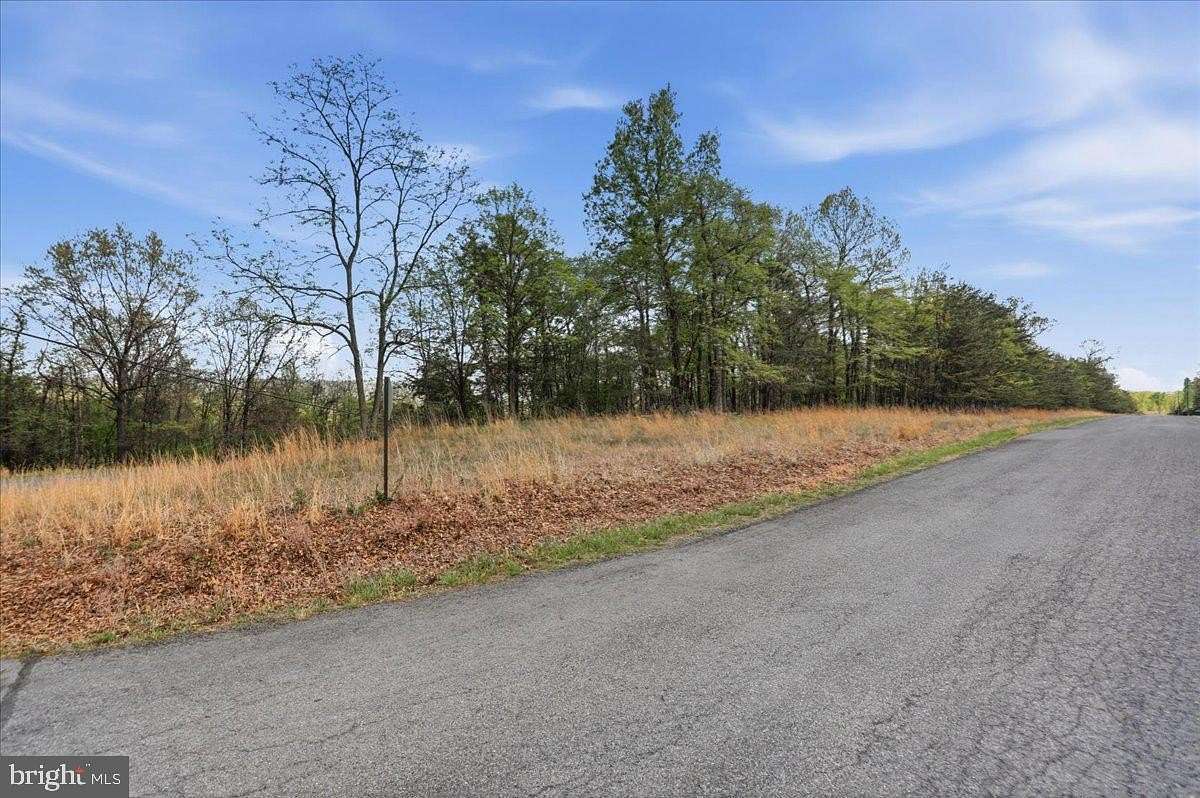 5 Acres of Residential Land for Sale in Hedgesville, West Virginia