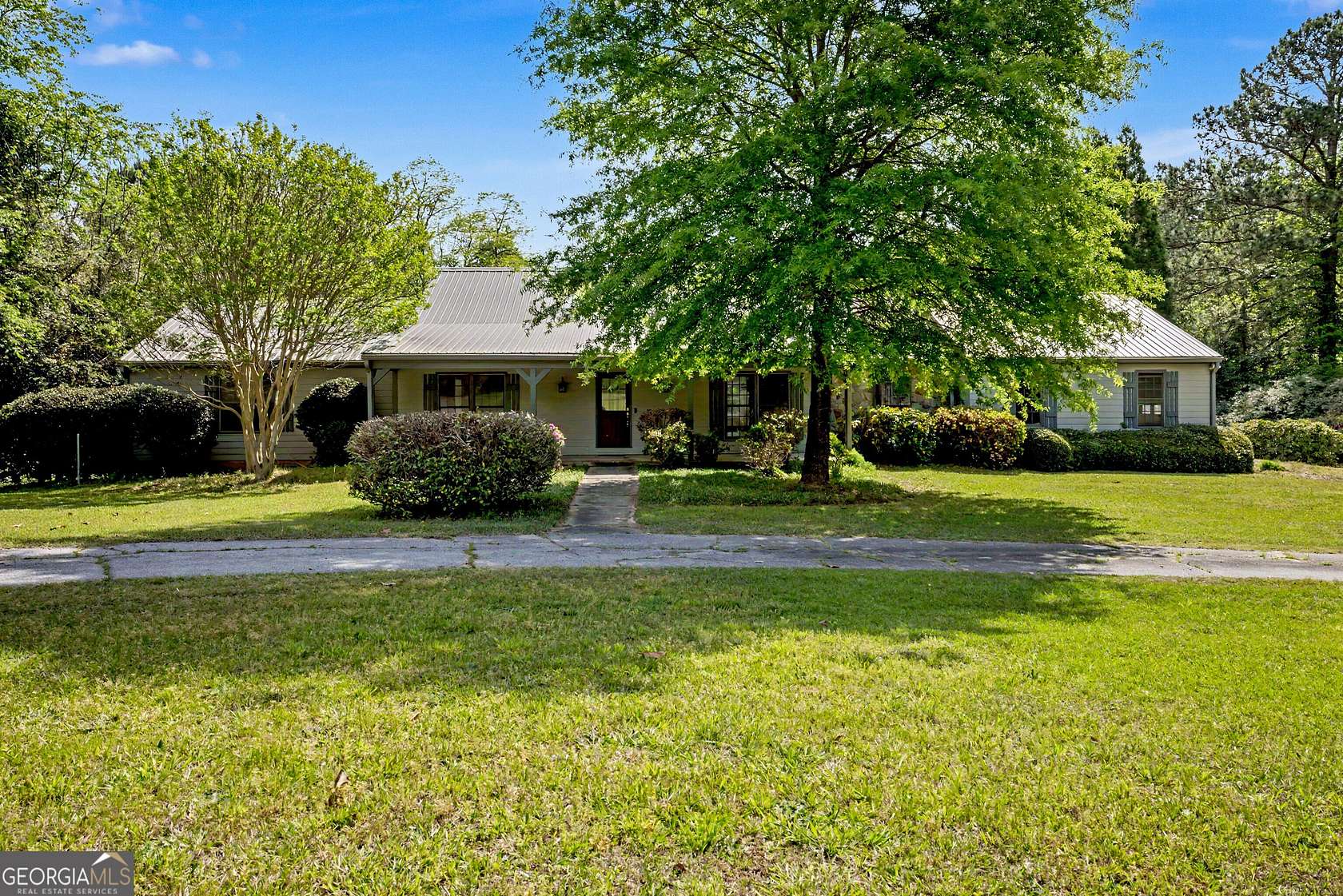 20.4 Acres of Land with Home for Sale in Fayetteville, Georgia