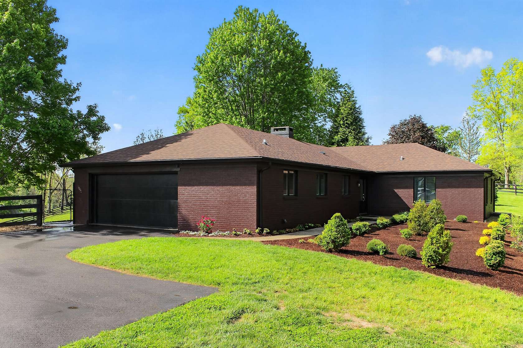 14.3 Acres of Land with Home for Sale in Nicholasville, Kentucky