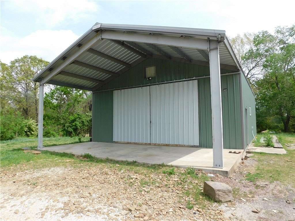 1.5 Acres of Improved Commercial Land for Sale in Fayetteville, Arkansas