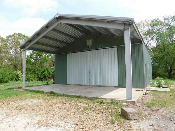 1.5 Acres of Improved Commercial Land for Sale in Fayetteville, Arkansas