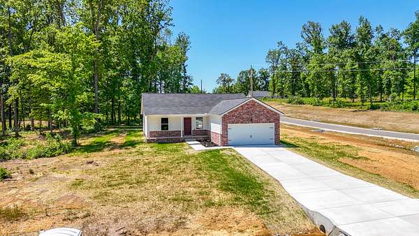 1.5 Acres of Land with Home for Sale in Dickson, Tennessee