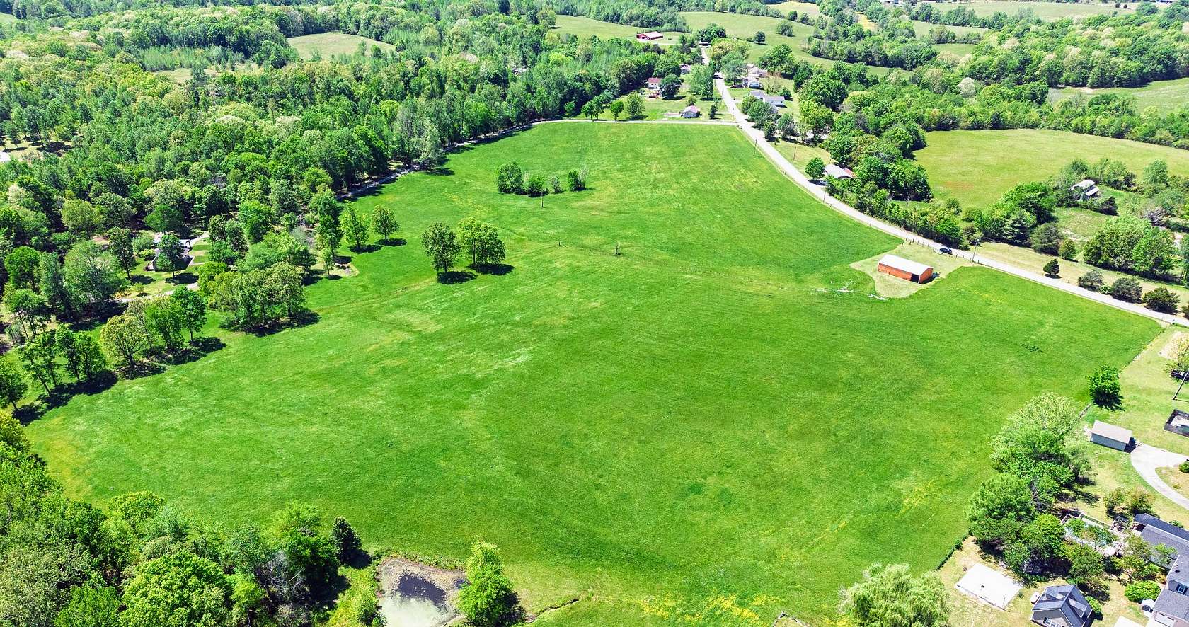 30 Acres of Recreational & Residential Land for Sale in Tennessee Ridge, Tennessee