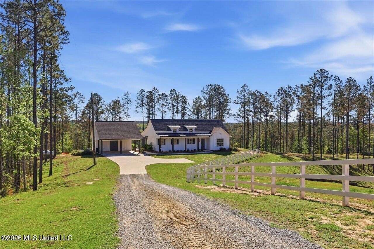 354 Acres of Land with Home for Sale in Camden, Mississippi