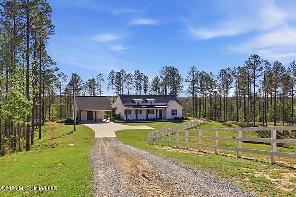 354 Acres of Land with Home for Sale in Camden, Mississippi