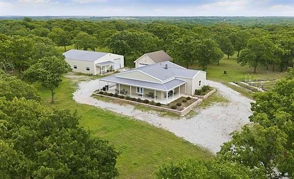 21.9 Acres of Land with Home for Sale in Ardmore, Oklahoma