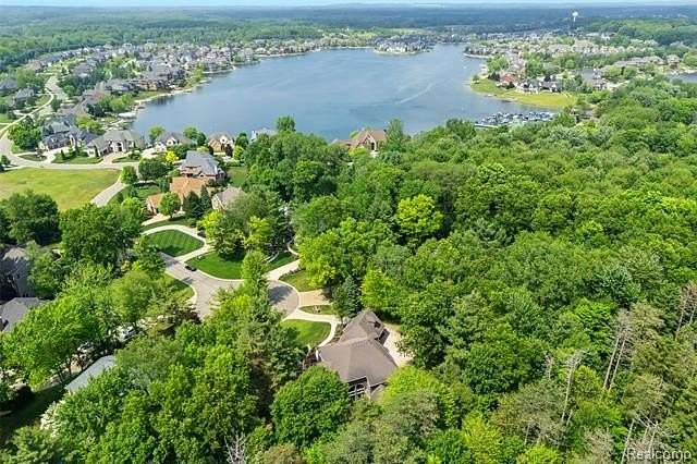 1.28 Acres of Residential Land for Sale in Green Oak Township, Michigan