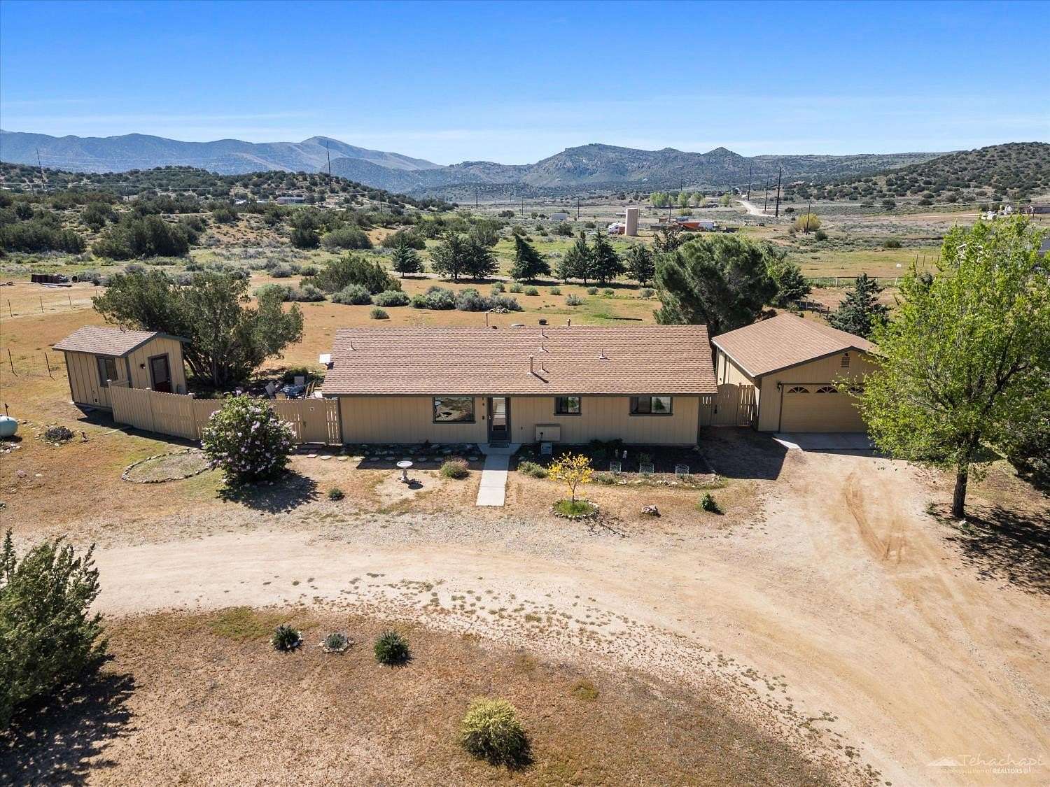 2.7 Acres of Land with Home for Sale in Tehachapi, California
