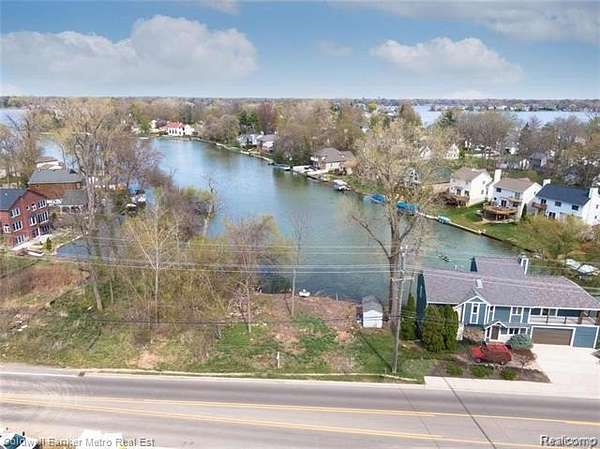 0.1 Acres of Land for Sale in Waterford, Michigan