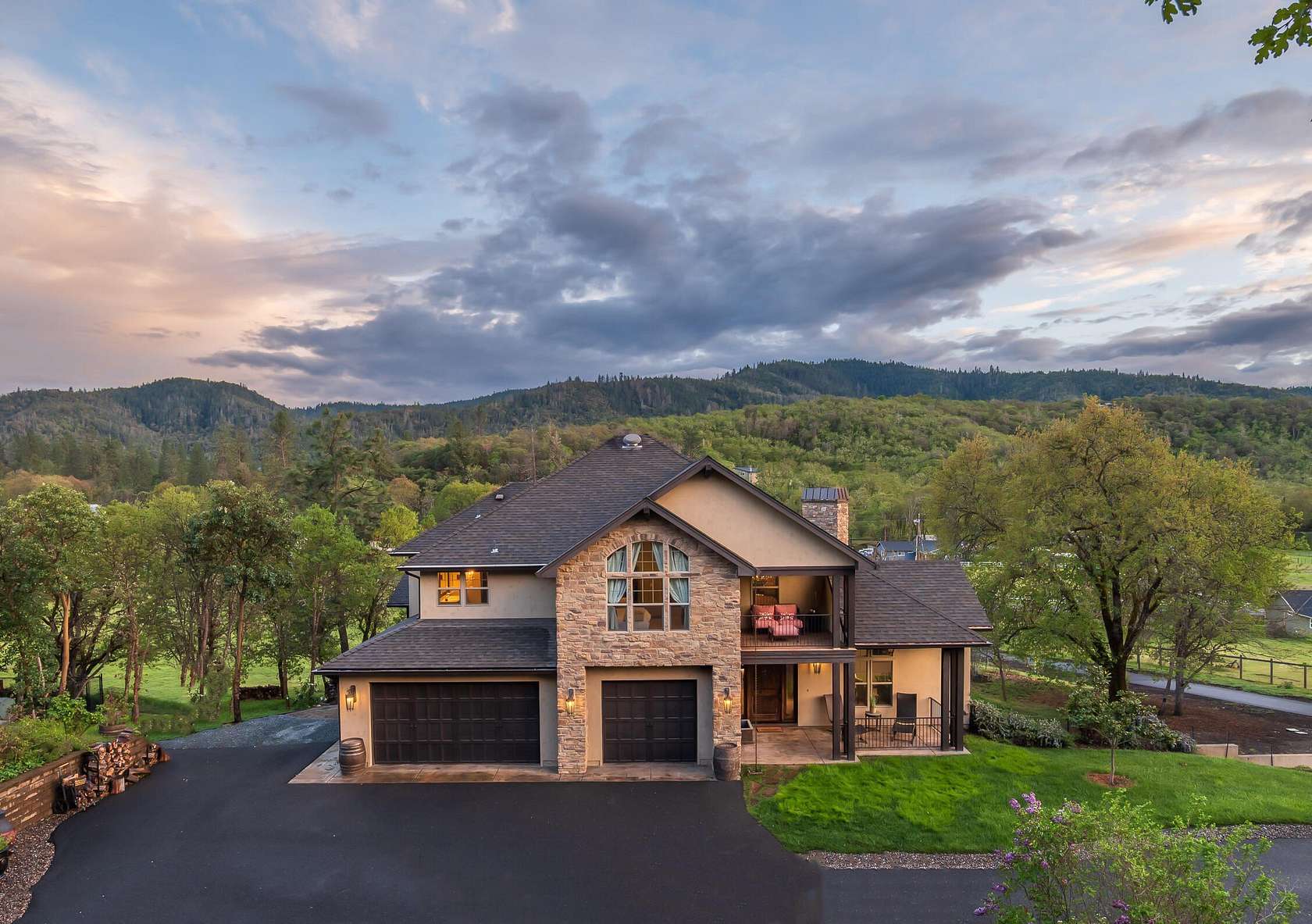 5.8 Acres of Land with Home for Sale in Central Point, Oregon