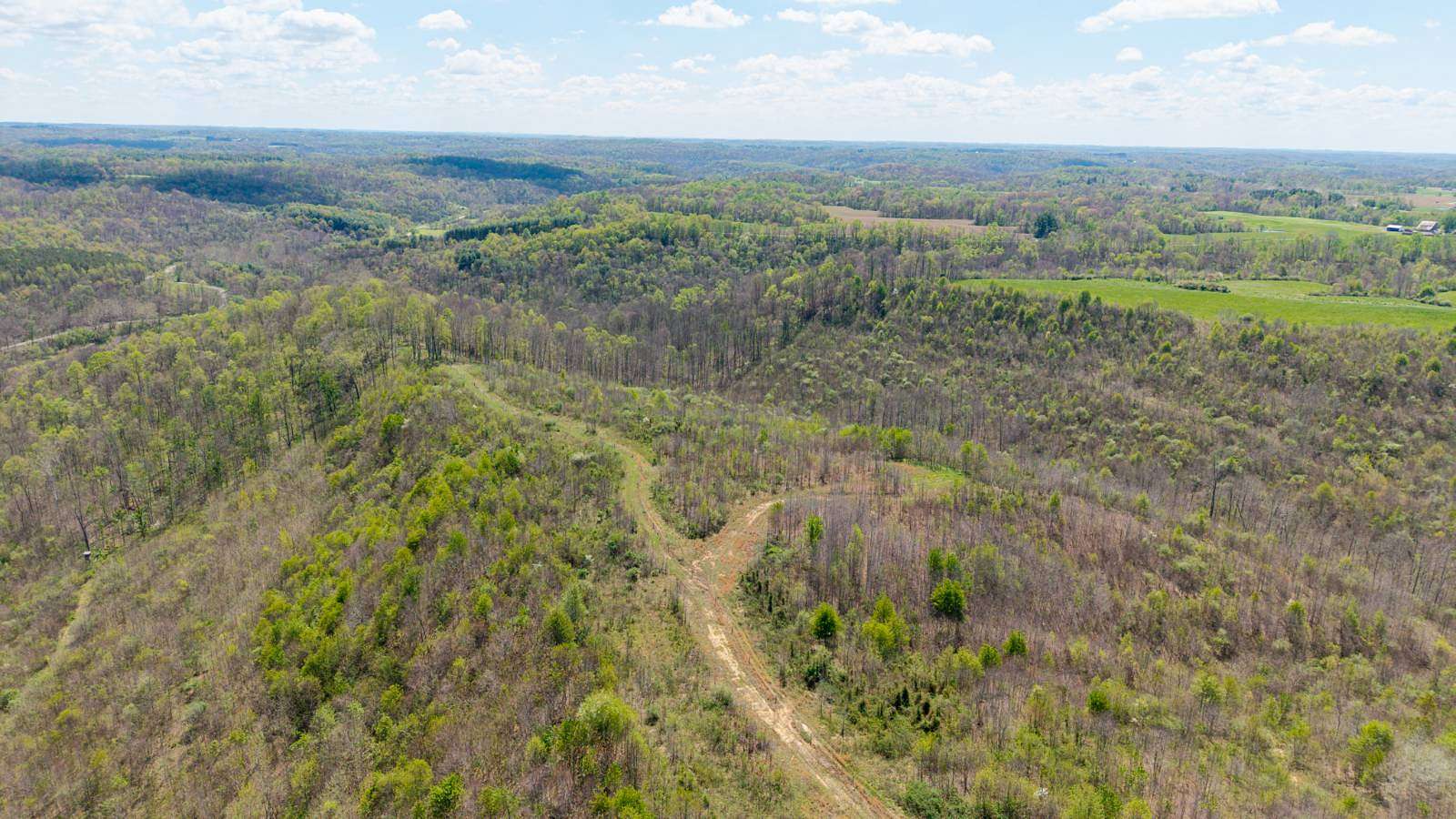 225 Acres of Land for Sale in Beverly, Ohio
