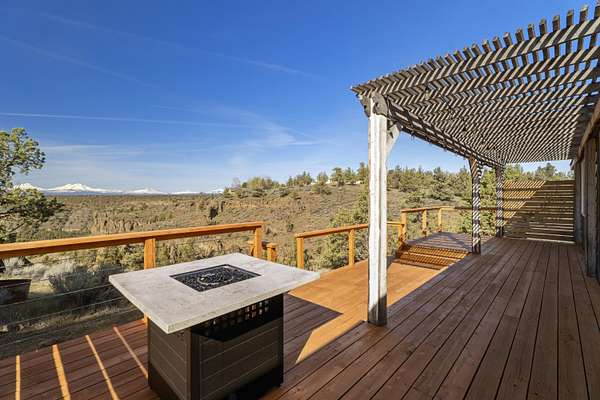 2 Acres of Land with Home for Sale in Terrebonne, Oregon